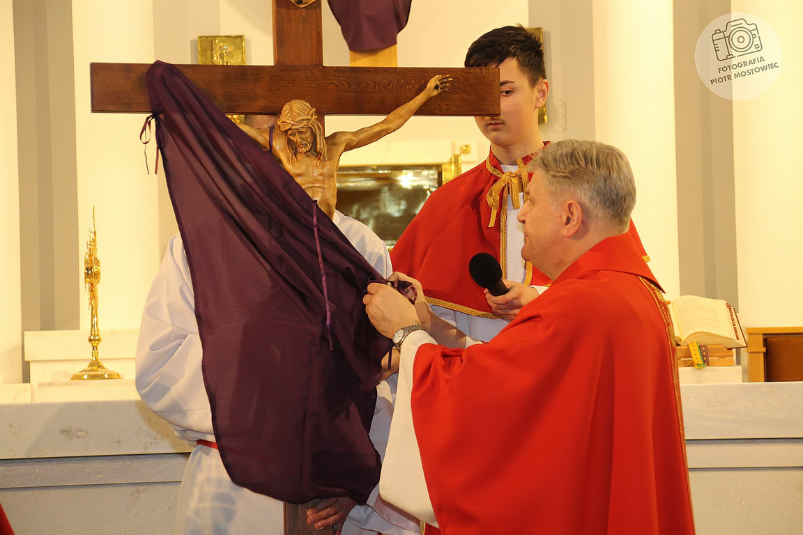 You are currently viewing Wielki Piątek Męki Pańskiej 2022